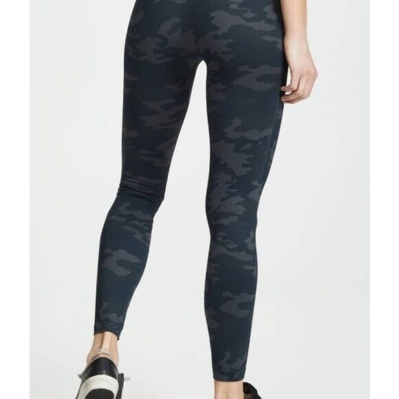 Spanx Women's M Medium Look at Me Now Seamless Leggings Green Camo FL3515 - Picture 2 of 5